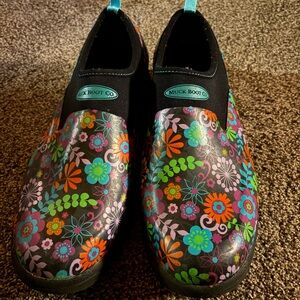 Muck Boot Co. Women's Floral Garden Shoes - Black and Multicolor